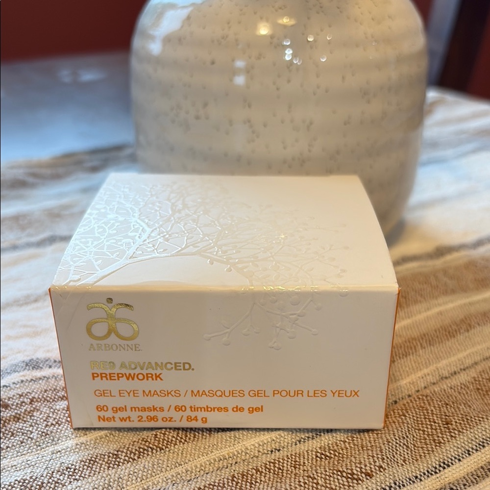 Arbonne RE9 Advanced Prepwork Gel Eye Masks - White and Gold
